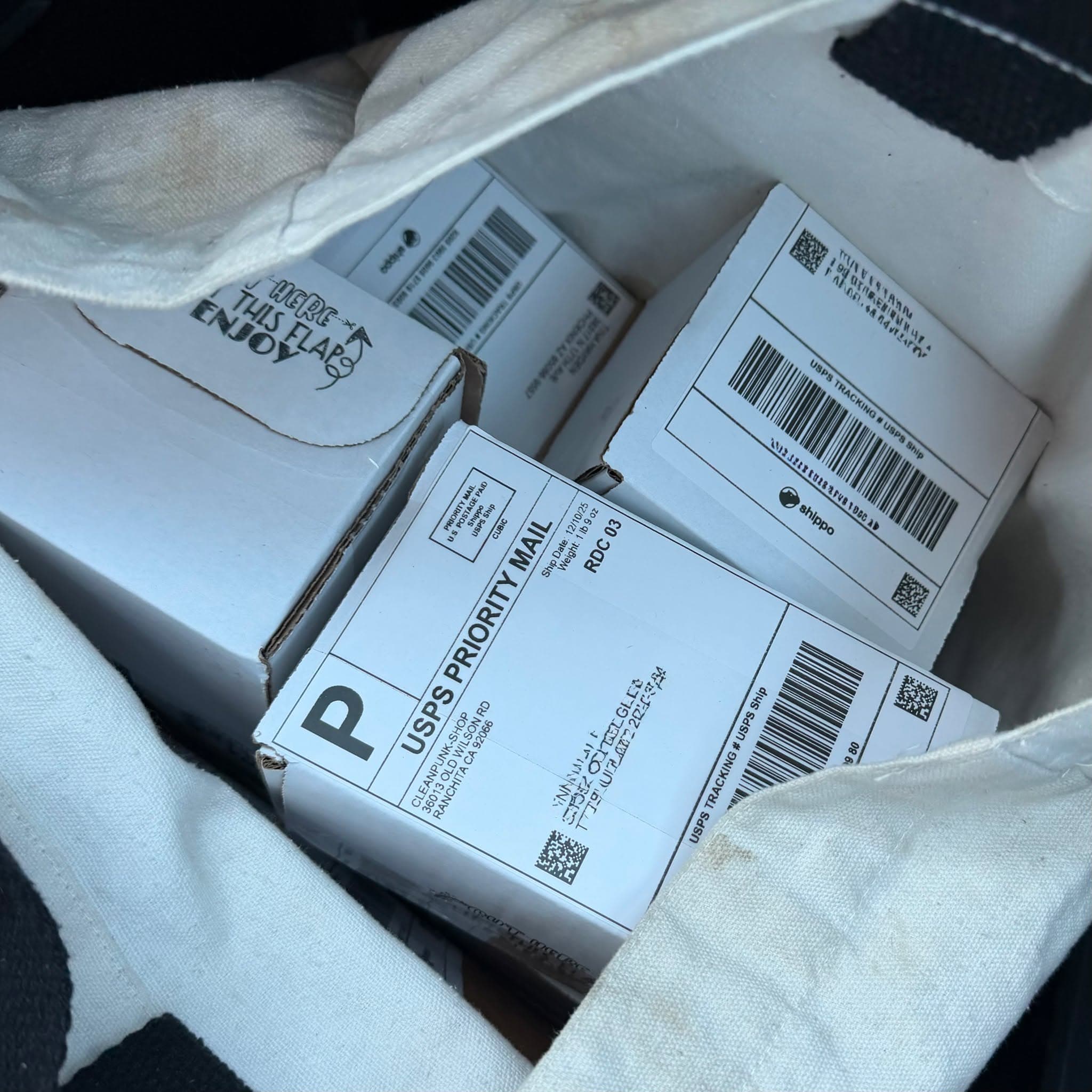 🚛💨 Nine holiday packages have left the building!